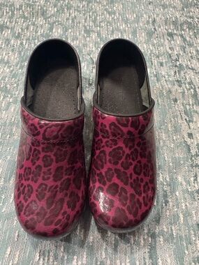 Women's Magenta Leopard Print Slip-On Clogs Sanita Size 37
